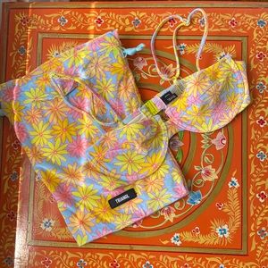 Triangl Rhian - Sky floral velvet top